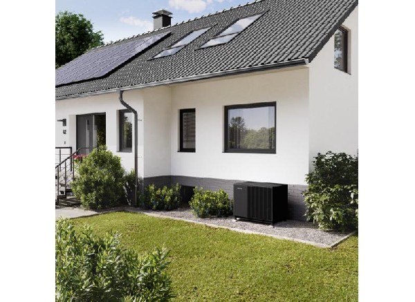 Installation d'une pompe &agrave; chaleur air-eau de la marque Stiebel Eltron